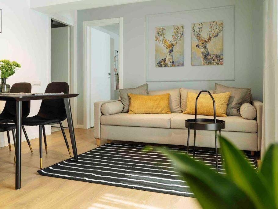 Bright 2Br Apartment - Top Location - City Balcony 부쿠레슈티 외부 사진